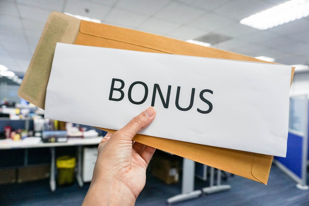 Investment Bank-Specific Bonus Schedules: When Will the News Drop?