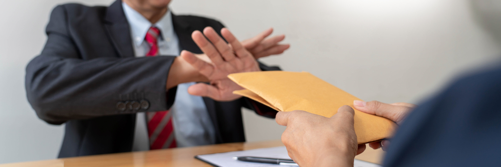 How to Turn Down a Job Offer in Investment Banking Without Burning Bridges